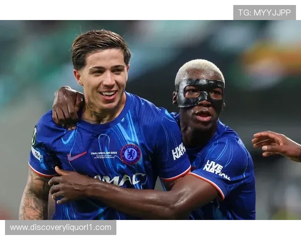 马卡:恩佐接近加盟皇马 罗德里无缘 马卡:恩佐接近加盟皇马 罗德里无缘