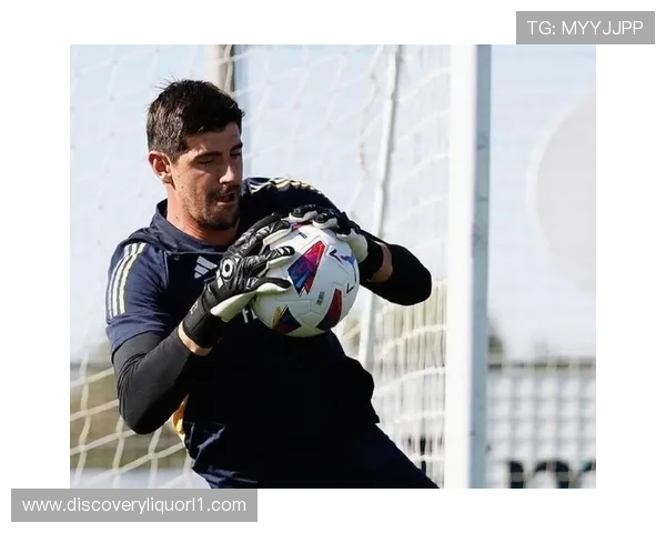 库尔图瓦完成在皇马第100场零封，位居队史第四